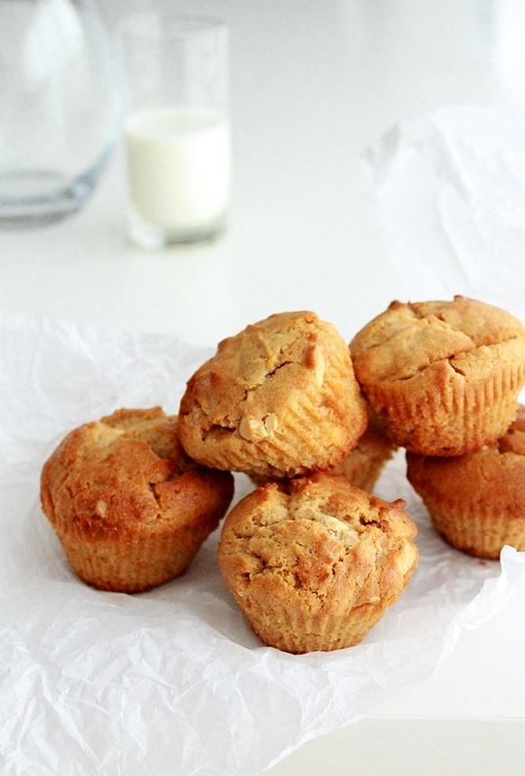 Muffinki z masłem orzechowym i białą czekoladą