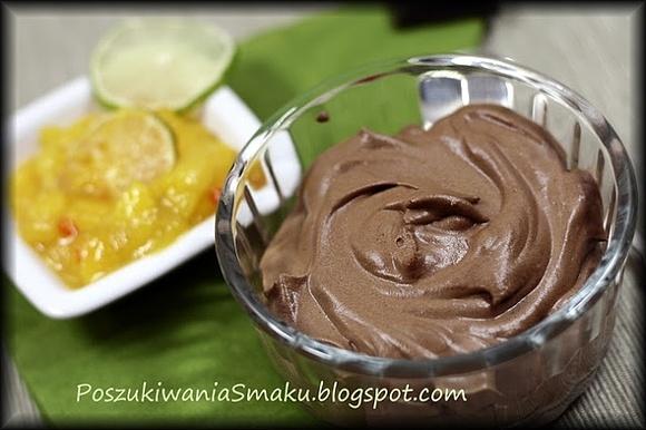 Pikantny mus czekoladowy z sosem mango limonka i chilli