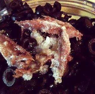 Tapenade z anchois i marynowanym pieprzem