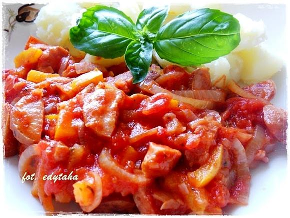 Kiełbasa w pomidorowym sosie
