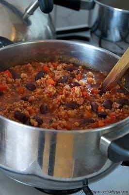 Chili con carne z mięsem mielonym i warzywami