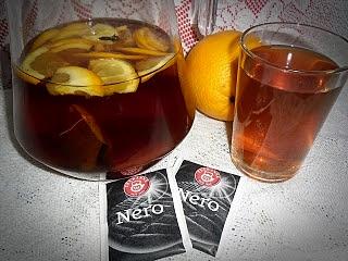 Herbata Teekanne z dodatkami, pomarańczą, cynamonem i goździkami