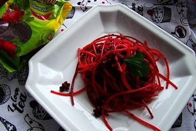 Spaghetti z pesto z buraczków