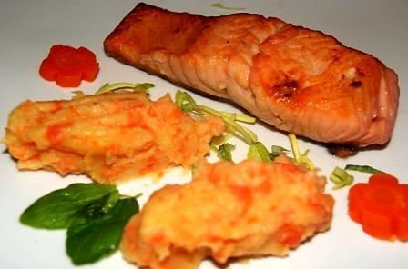Łosoś w cytrusowej marynacie z oranżowym puree