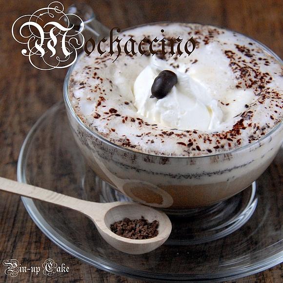 Mochaccino - przepis na kawę z czekoladą i śmietaną kremówką