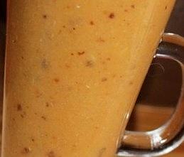 Mus z bananów pomarańczy i melona z dodatkiem suszonych śliwek