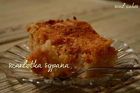 Szarlotka sypana z jabłkami i kaszą manną