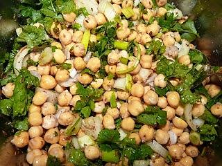 Falafel i humus - przepisy na dania z ciecierzycy