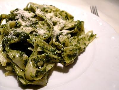Fettuccine ze szpinakowym pesto