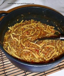 Makaron z soczewicą
