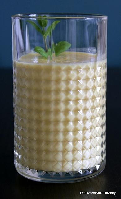 Jogurt z mango i kurkumą