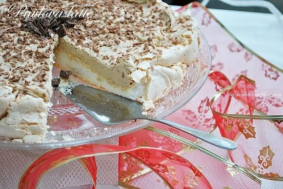 Pavlova latte