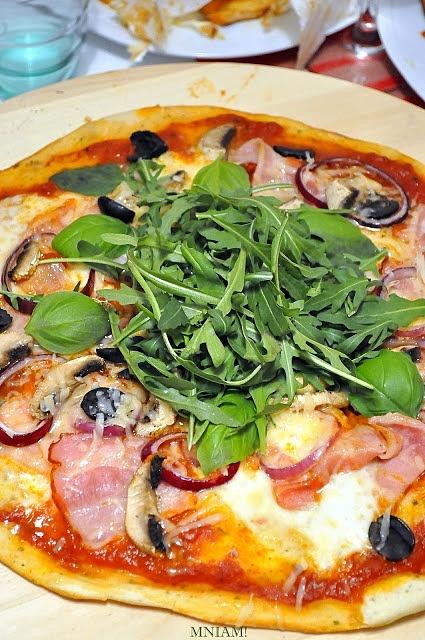 Włoska pizza na cienkim cieście w dwóch odmianach