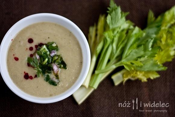 Krem z selera z salsa verde i oliwą cytrynową