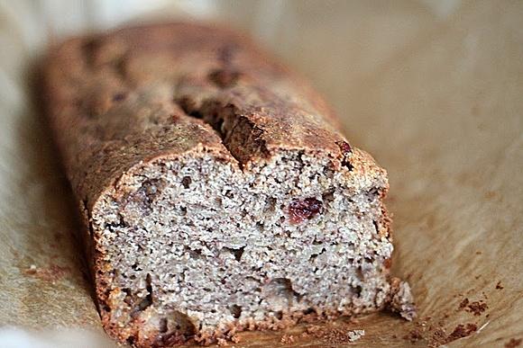 Orkiszowy chlebek bananowy z suszoną żurawiną