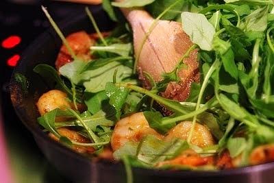 Spaghetti z krewetkami i rukolą