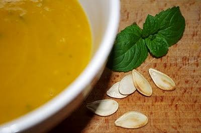 Zupa z dyni z miętą i pieprzem cayenne