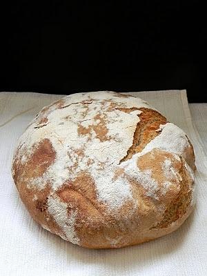 Chleb orkiszowo-żytni na zakwasie