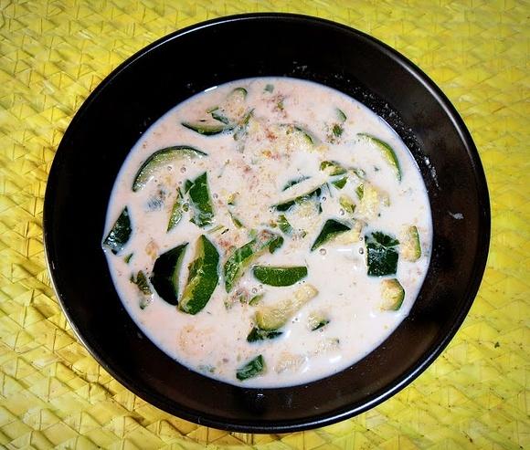 Zupa kokosowo-cukiniowa
