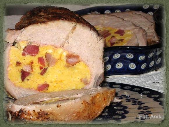 Pieczony schab faszerowany jajecznicą