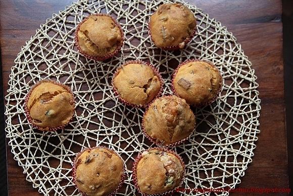 Paprykowe muffiny z szynką i kaparami