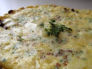 Frittata z rzeżuchą i cheddarem