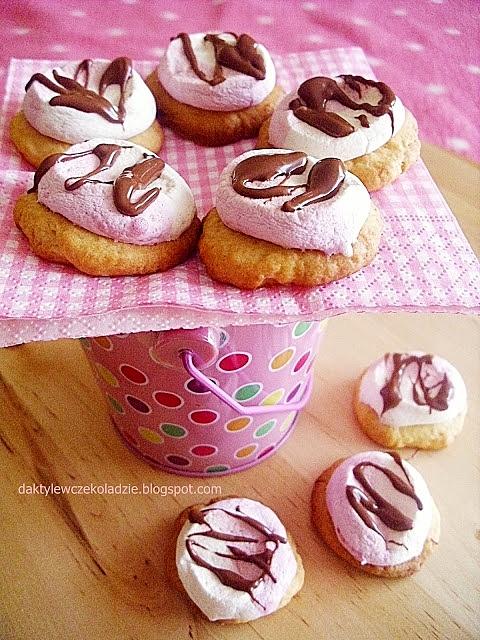 Ciastka z pianką marshmallows i czekoladą