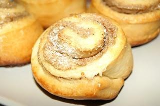 Ekspresowe bułeczki z pastą sezamową tahini