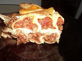 Cannelloni z mięsem i warzywami zapiekane w sosie pomidorowym