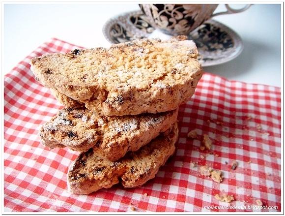 Biscotti z migdałami i morelą