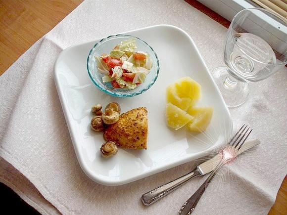 Pieczona pierś kurczaka z surówką