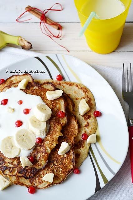 Cynamonowe placuszki z bananem na kaszy manny