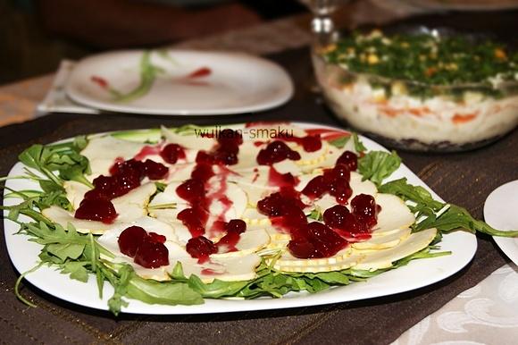 Carpaccio z oscypka na rukoli