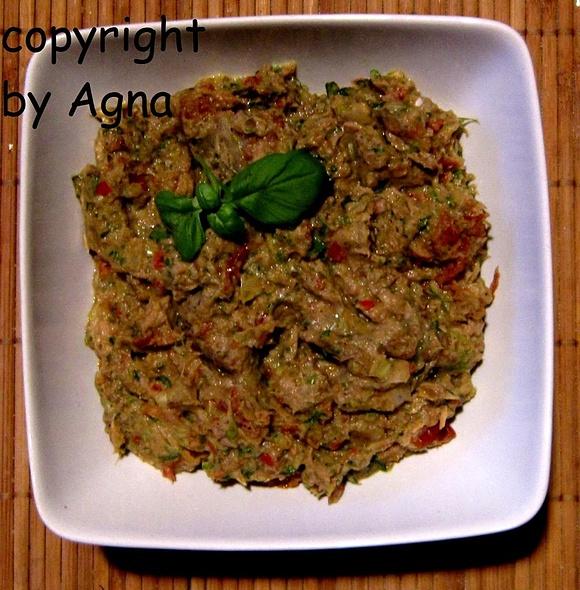 Pasta z tuńczyka z suszonymi pomidorami i rzeżuchą