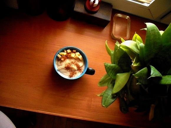 Kasza manna z bananem na budyniu waniliowym z cynamonem