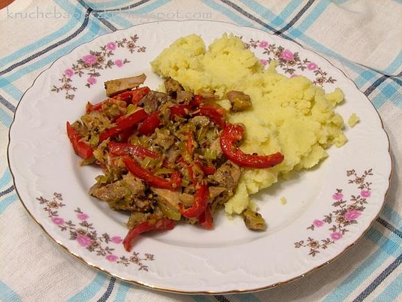 Łopatka w sosie musztardowo-śmietanowym z warzywami