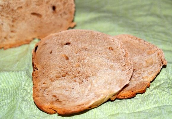 Chleb z maszyny ze śliwką