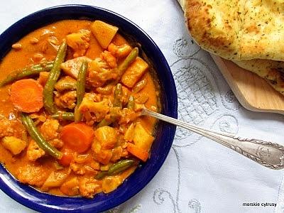 Kremowe curry pomidorowe z imbirem i kolendrą