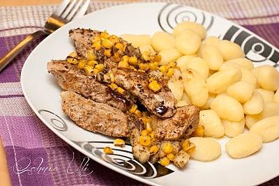 Polędwica z jabłkami i kukurydzą