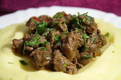 Mięso smażone z ziołami bol baharatlı et kavurması