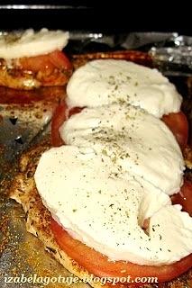 Ziołowy kurczak z pomidorem i mozzarellą