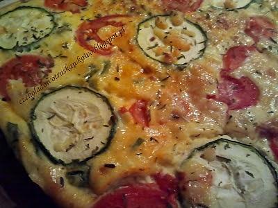 Frittata z cukinią i wędzonym łososiem