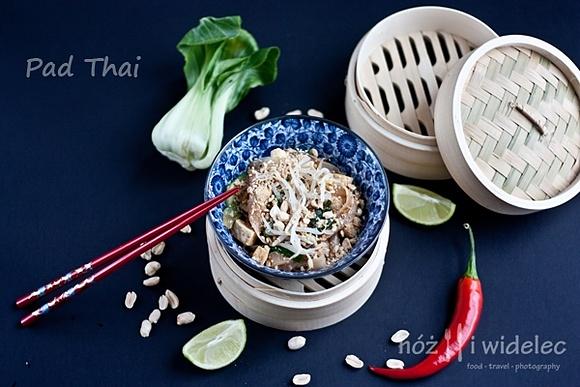 Pad Thai przepisy na smażony makaron na ostro i słodko
