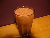 Koktajl bananowy z sokiem jabłkowo-malowym