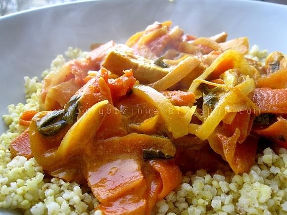 Warzywa i tofu w curry z pomarańczową nutą