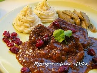 Bitki wołowe z żurawiną i puree ziemniaczano-selerowe