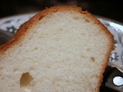 Angel Cake z ubijaną pianą, tradycyjne ciasto wielkanocne