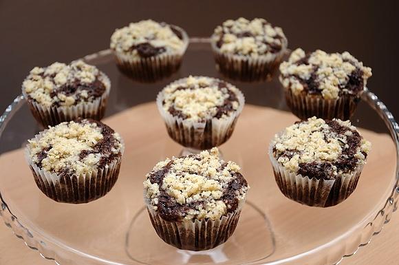 Łaciate muffinki z czekoladą i kruszonką