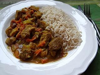 Wieprzowina w sosie curry z warzywami