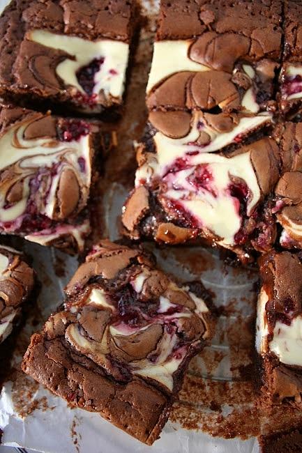 Brownies z serem i dżemem malinowym